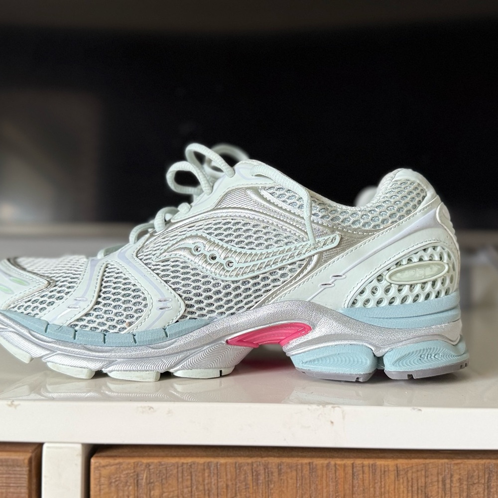 Saucony Women's White and Pink Athletic Shoes